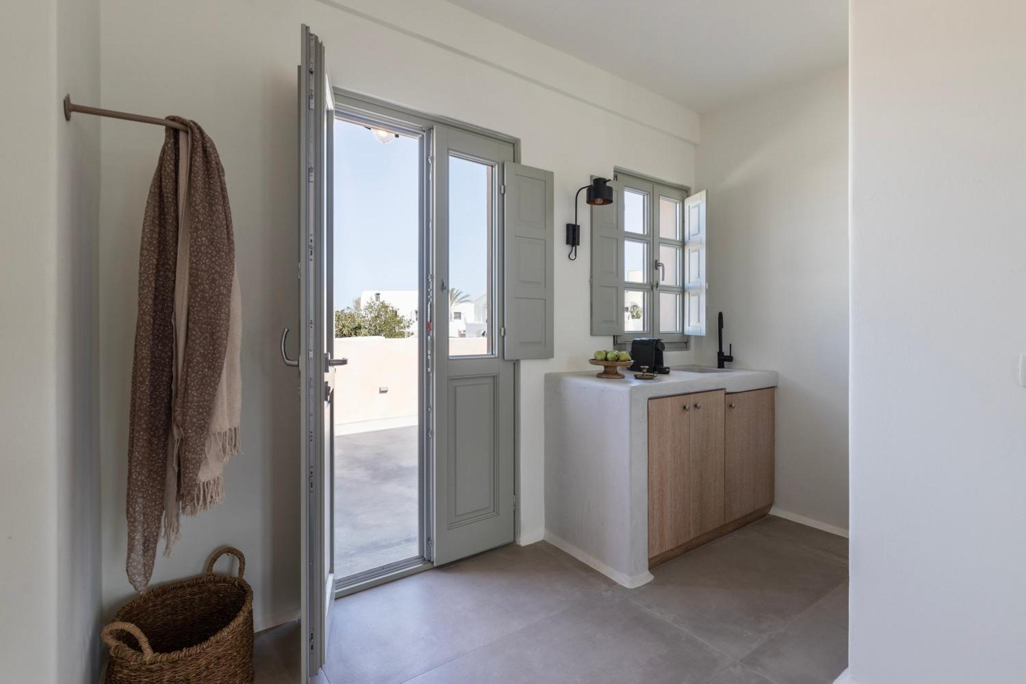Frescoes Luxury Suites By Kb Hospitality Mesaria Dış mekan fotoğraf